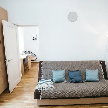 Apartment Krakivska 24 *